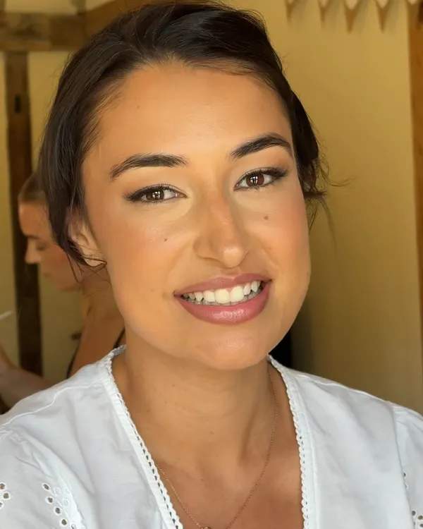 Occasion makeup by Lucy Mae, soft glam finish at a wedding